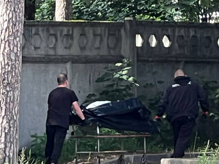 Останки погибших в самолете Пригожина: из тверского морга под охраной вывезли тело