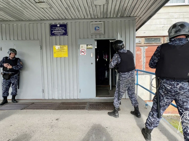 Заполярная Росгвардия проверила безопасность учебных заведений перед 1 сентября