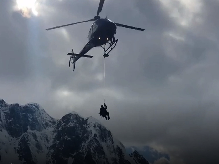 Альпиниста из Владивостока спасли с высоты 4000 метров на Алтае