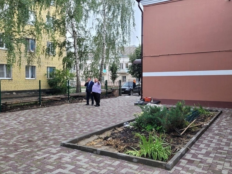 К 15 сентября закончат благоустройство территории краеведческого музея в Ливнах Орловской области