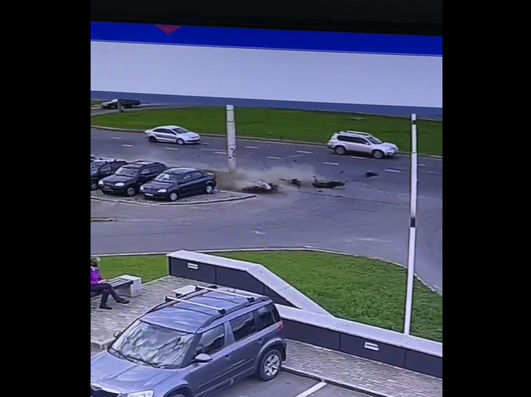 Мотоциклист выжил после страшного удара о столб после ДТП в Петрозаводске