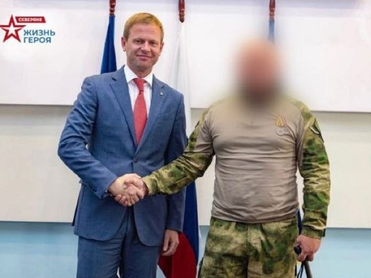 Участник СВО из Пуровского района получил медаль от Минобороны