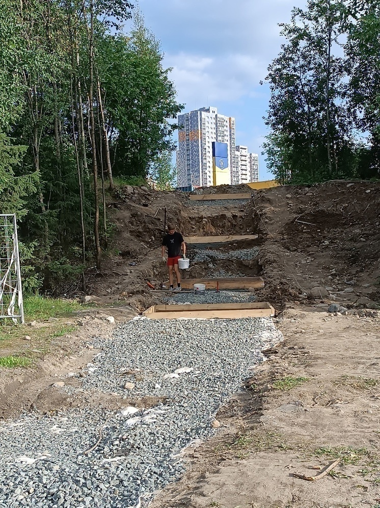 Власти Петрозаводска назвали новую дату открытия лестницы на Кукковке