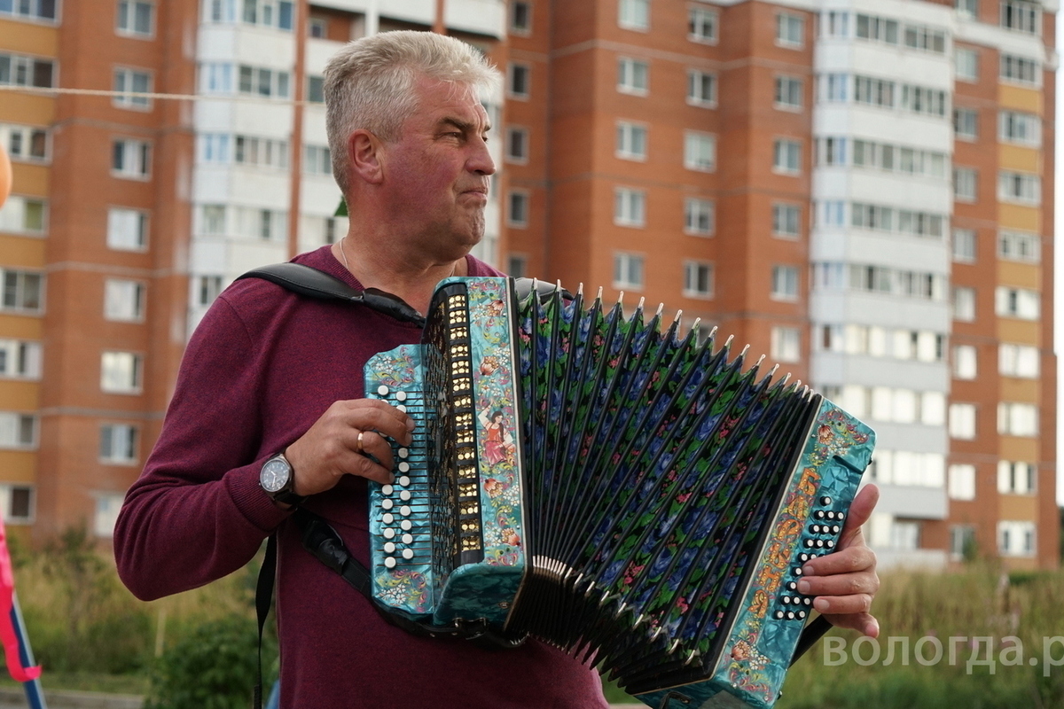 Праздник для пенсионеров устроили соседи «Дружного дома» в Вологде - МК  Вологда