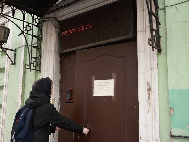  Петербуржца оставили за решеткой на два месяца по делу о поджоге военкомата