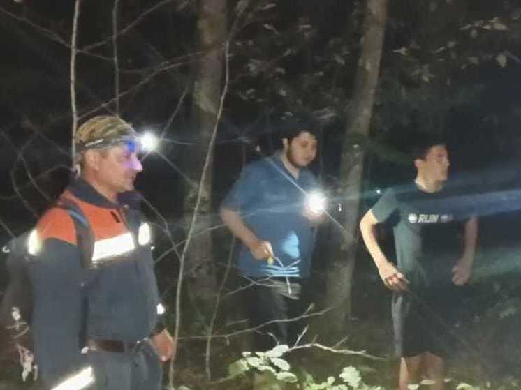 В Апшеронском районе спасатели вывели из леса заблудившихся подростков