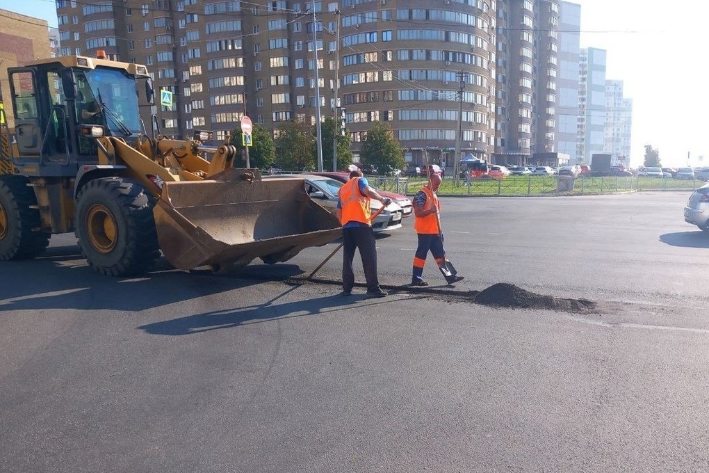 В Курске выполняют ямочный ремонт между проспектами Плевицкой и Клыкова