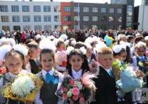 Несмотря на все усилия, столице Татарстана не хватает ни школ, ни учителей, ни поваров в школьных столовых.