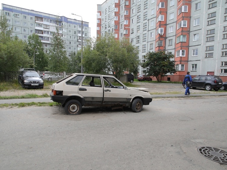 Территория северодвинск. Хоязина бросит машина.