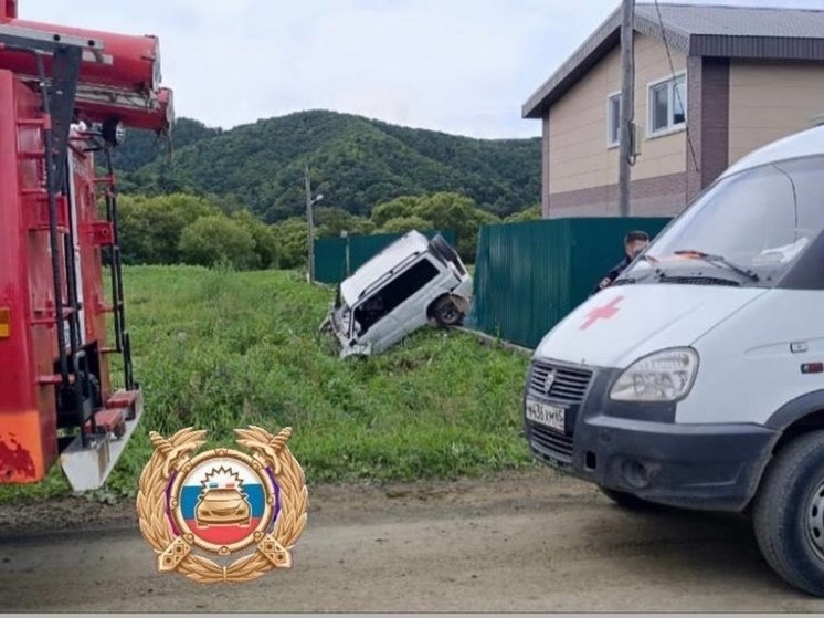 Пьяный водитель внедорожника протаранил забор частного дома на Сахалине