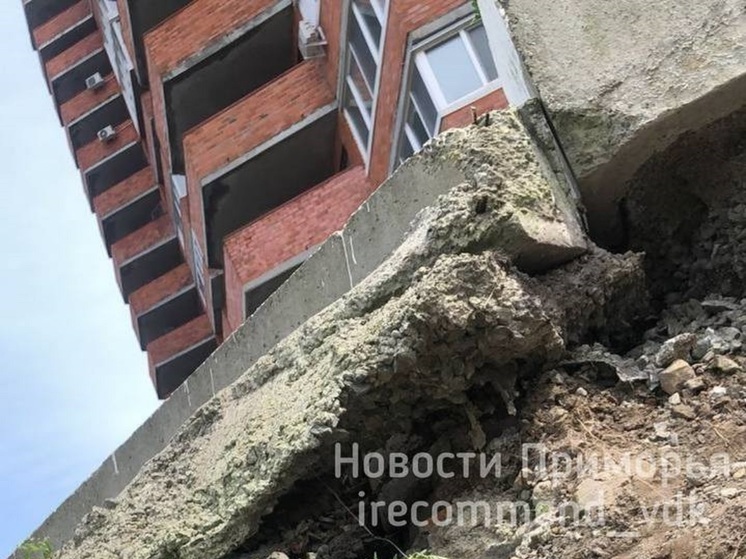 Жители на Кипарисовой 2а во Владивостоке боятся обрушения дома