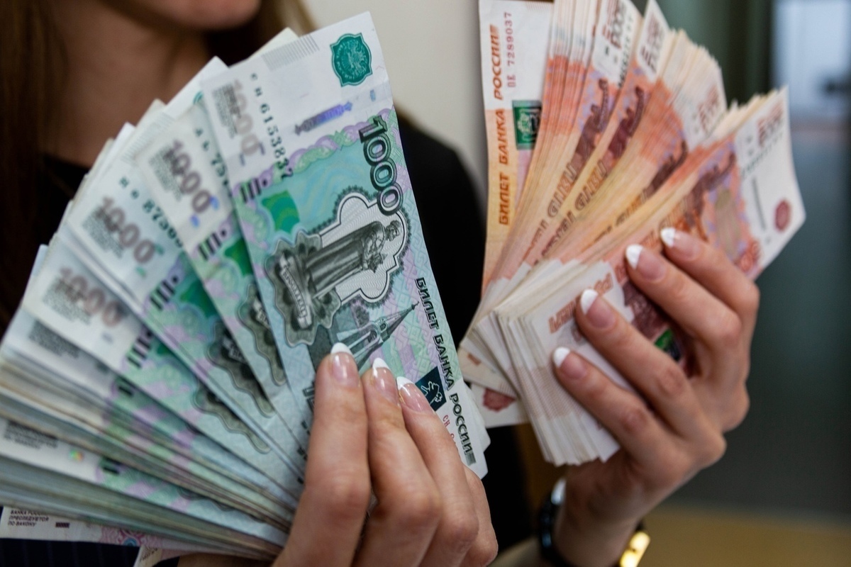 Средняя зарплата бюджетников в Новосибирской области за год выросла на 15%