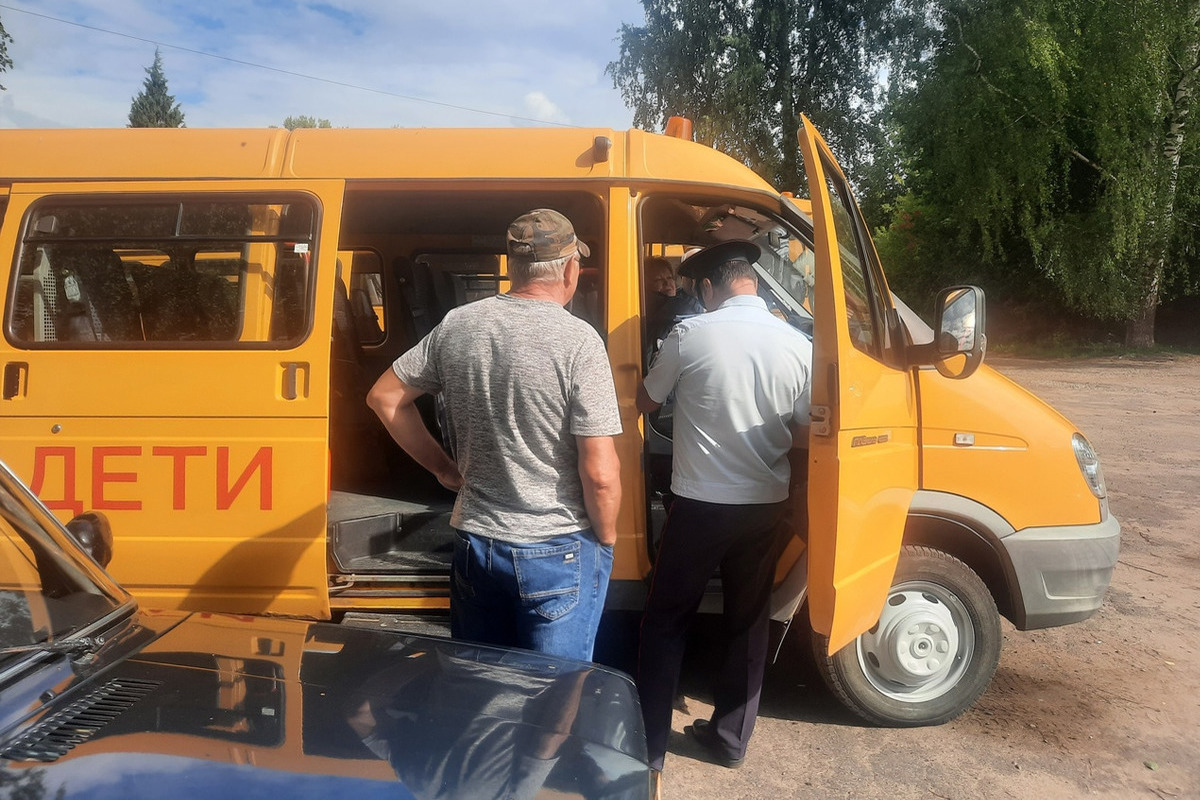 Сотрудники Госавтоинспекции Ивановской области проверили состояние школьных автобусов