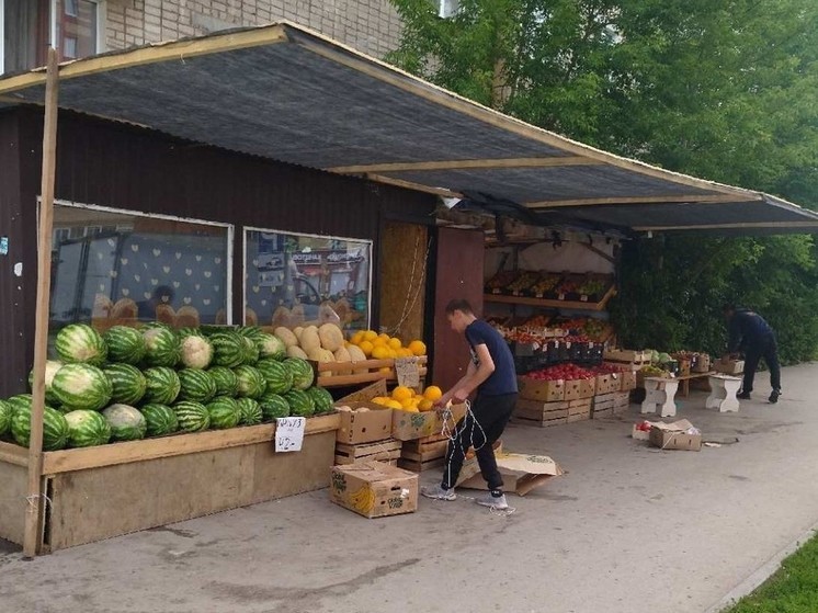 Под контролем судебных приставов в Перми снесен нелегальный киоск