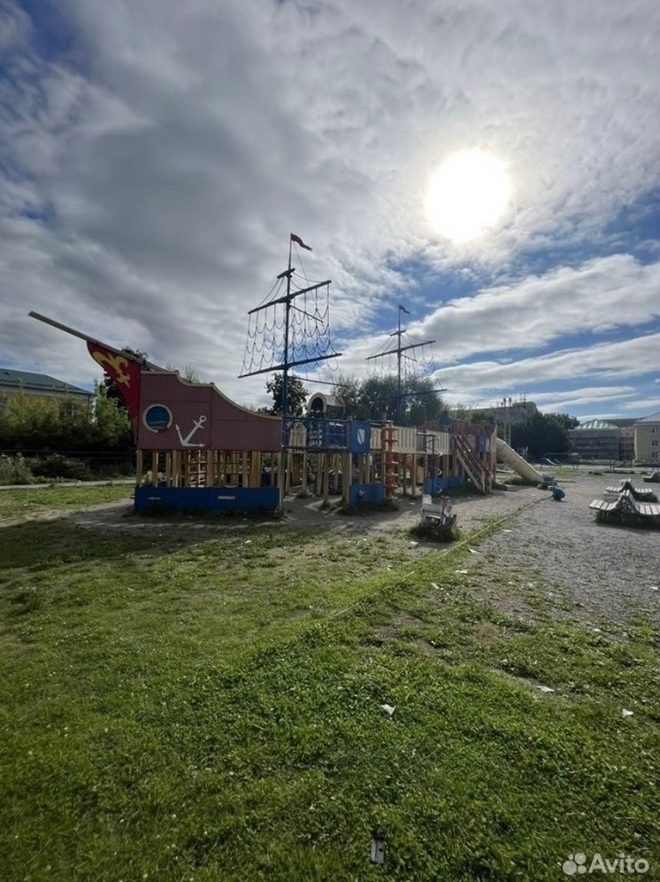 Корабль, подаренный моделью Кондопоге, развалился и стал яблоком раздора