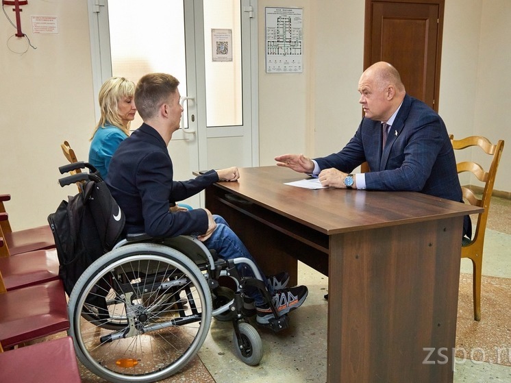 Помощь инвалидам и вопросы ЖКХ: глава пензенского ЗакСобра провел прием граждан