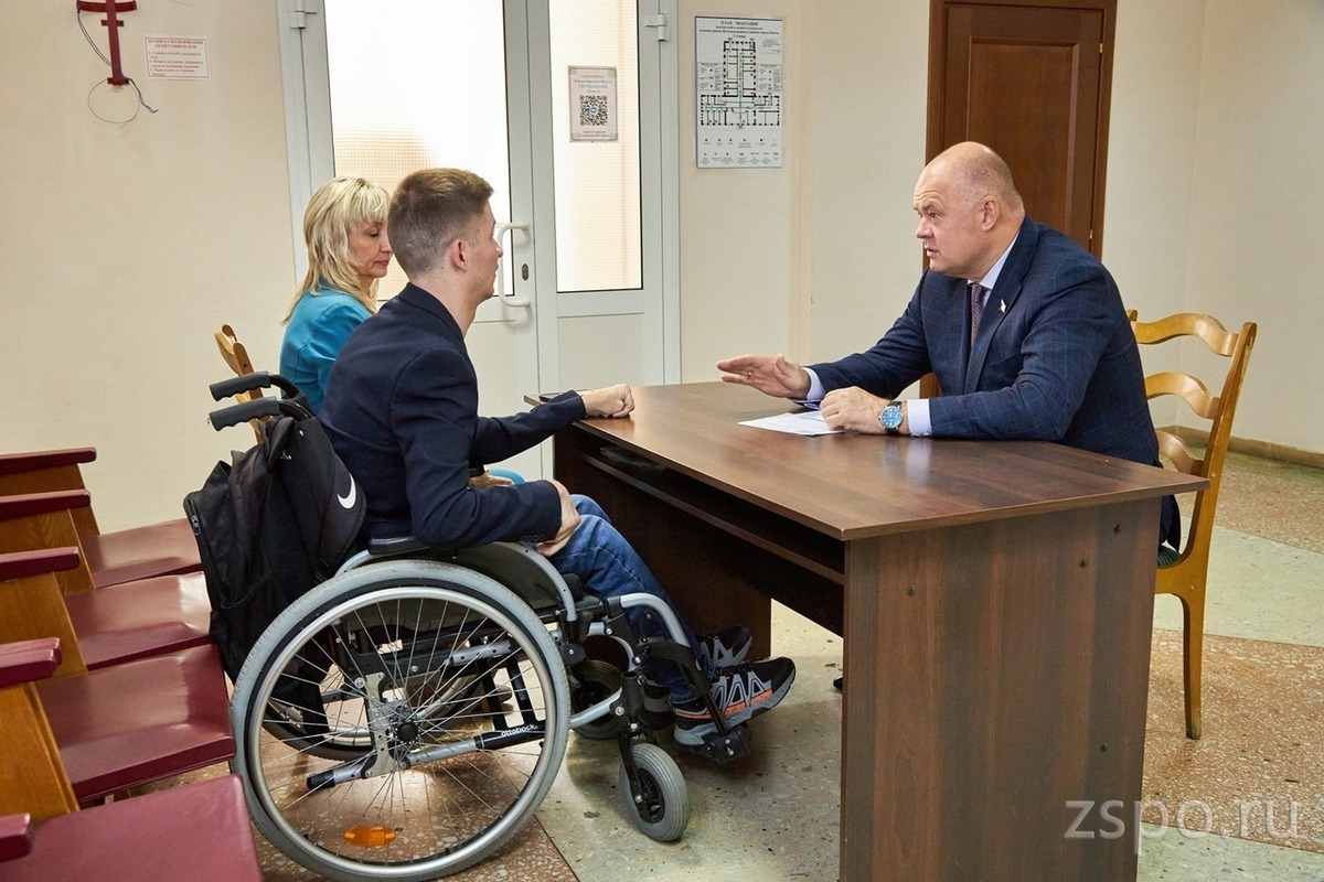 Помощь инвалидам и вопросы ЖКХ: глава пензенского ЗакСобра провел прием граждан