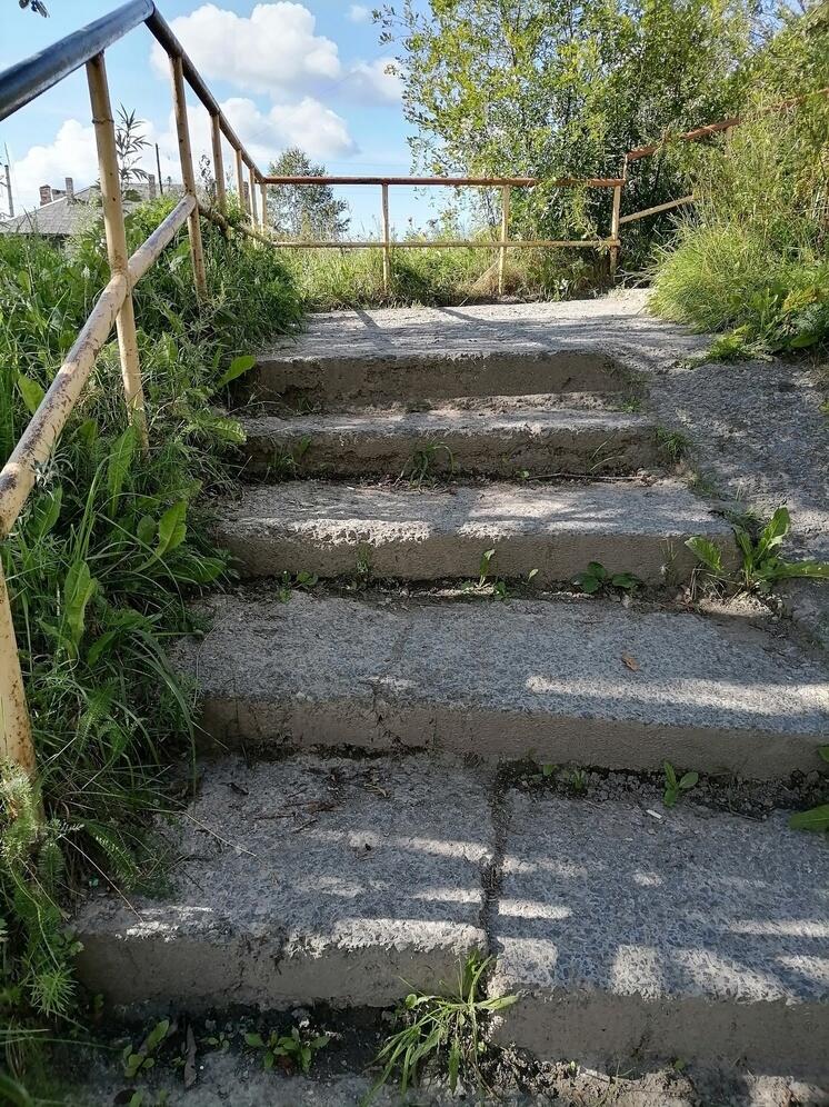 Жители Кондопоги боятся заработать ушибы и переломы на старой лестнице