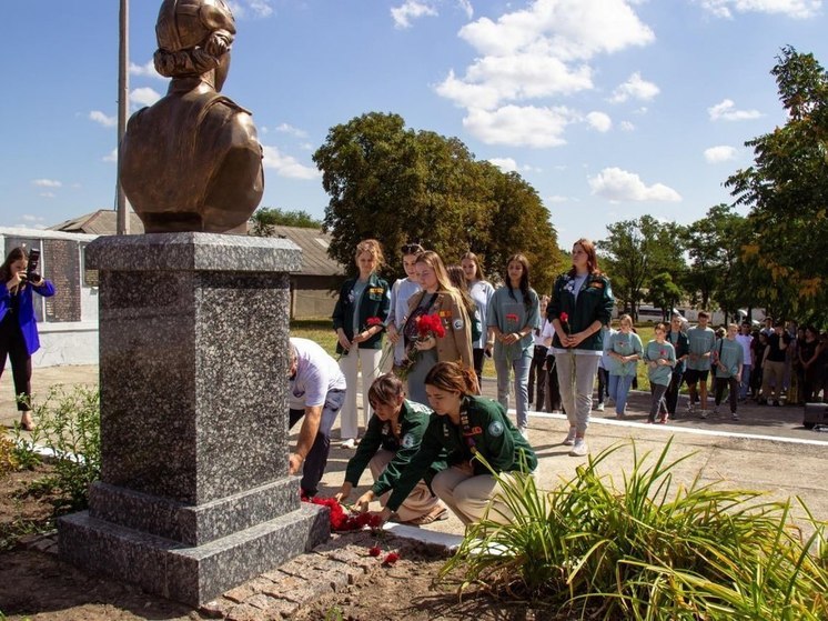 Республиканские студенты провели субботник на местах воинской славы