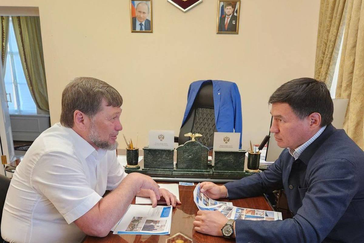 Вопросы, волнующие жителей Калмыкии, Бату Хасиков обсудил с федеральным министром