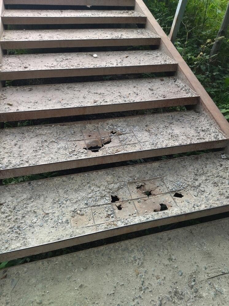 Еще одну лестницу, на которой можно сломать ноги, нашли в Карелии