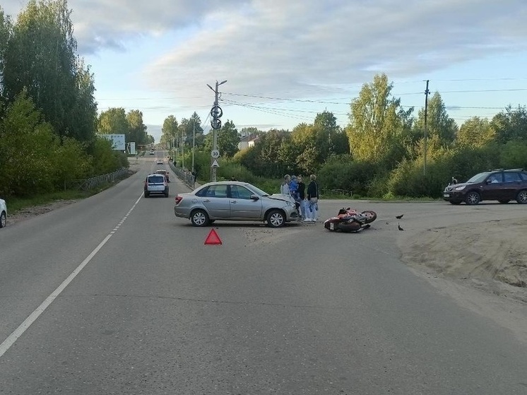 В очередной аварии под Костромой травмы получил мотоциклист