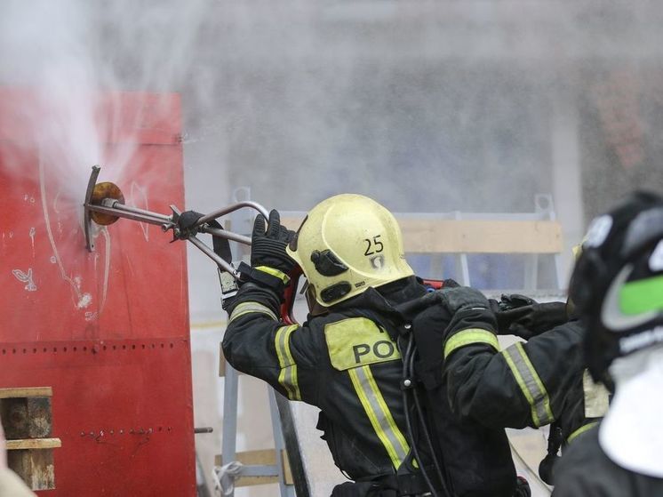 Пожар у площади трех вокзалов охватил 1,5 тысячи квадратных метров