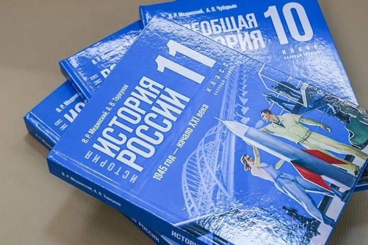 В учебниках новых регионов РФ появились коды и ссылки на Президентскую библиотеку