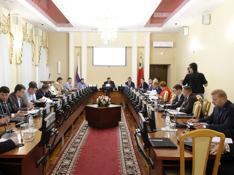 В администрации Смоленска рассмотрели обращения военно-патриотического центра и совета ветеранов