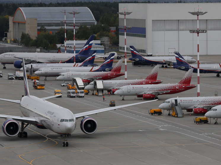 Во всех московских аэропортах снова объявлен план «Ковер»
