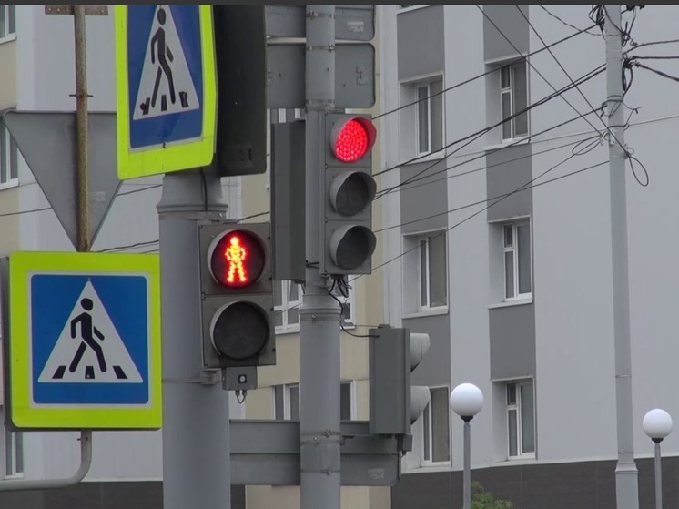 Светофор на перекрестке Мира — Крайняя в Южно-Сахалинске перевели в двухфазный режим