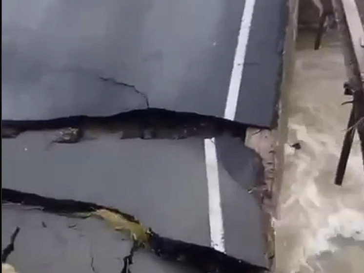 Еще один мост рухнул в районе Рязановки в Приморье