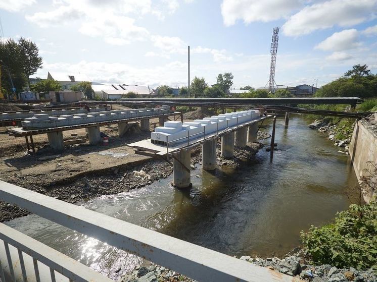 На мосту через реку Сусуя в Южно-Сахалинске начнется сооружение береговых опор