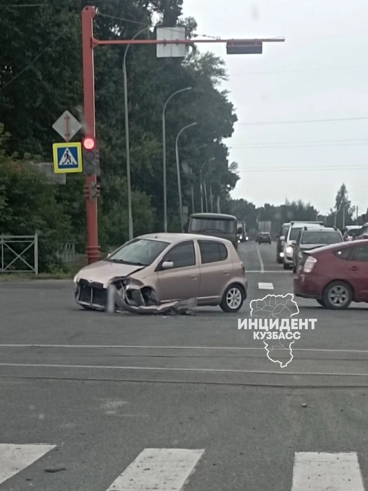 Жесткое ДТП произошло на перекрёстке в Кемерове