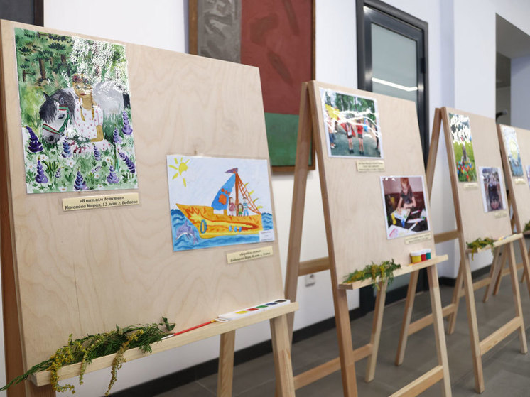 Юных вологжан, победивших в конкурсе «Я рисую детство», наградили в Вологде