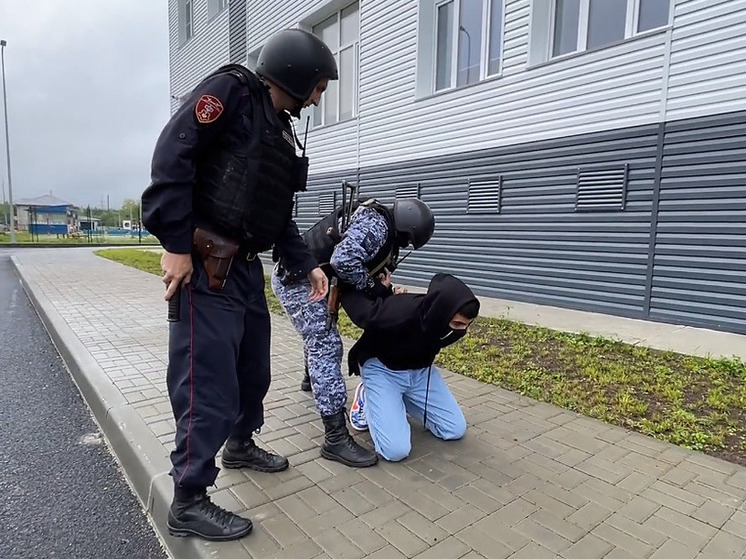 В школах Сургутского района провели инструктаж с педагогами по антитеррористической безопасности