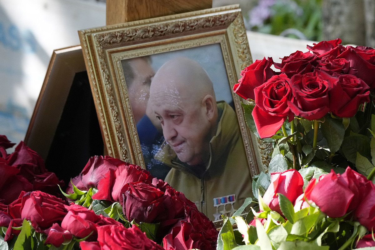 Евгения Пригожина перед похоронами отпели в храме на отшибе - МК