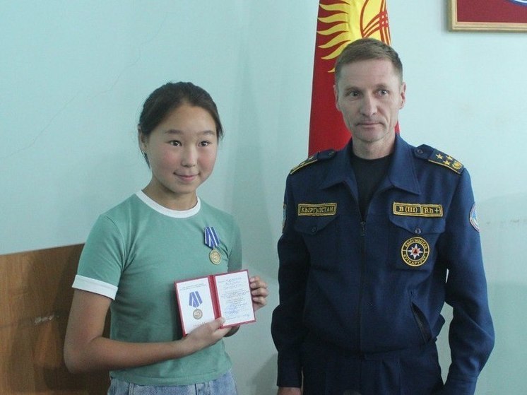На Иссык-Куле 12-летняя девочка спасла тонущего малыша