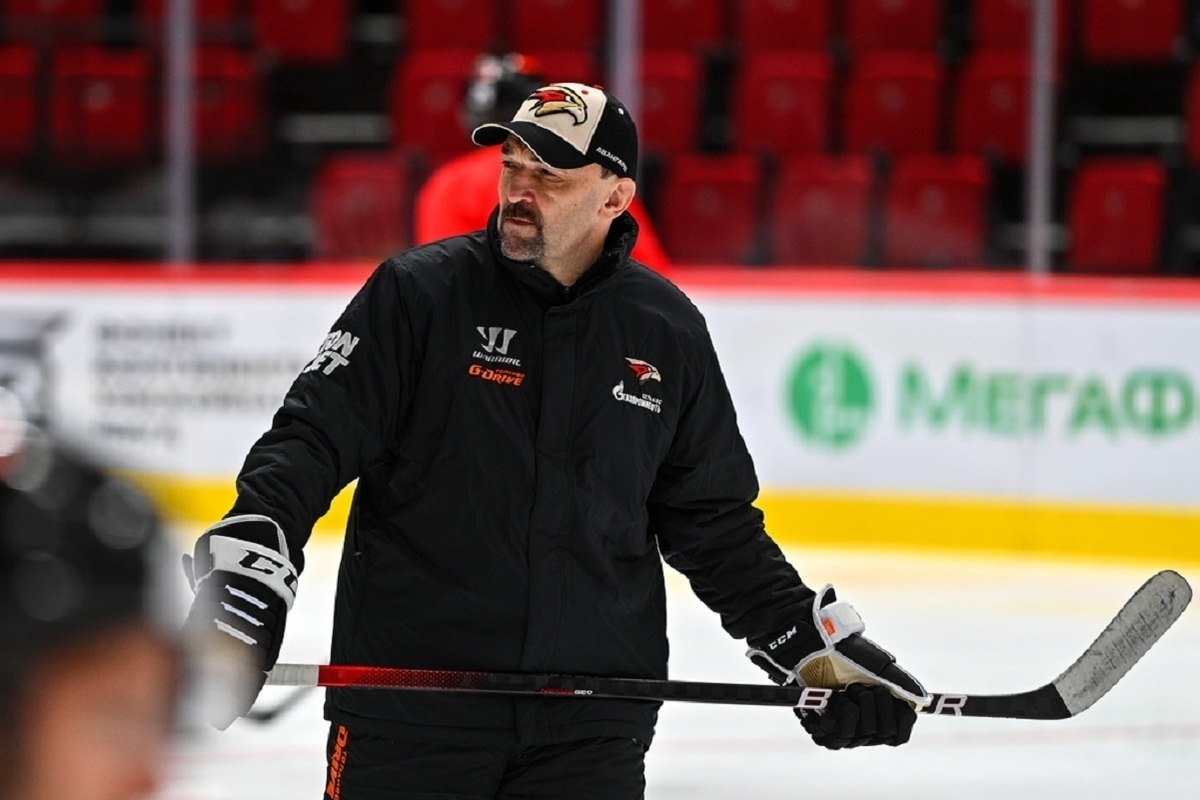 Авторитетный тренер и известный хоккеист обсудили старт нового сезона КХЛ.