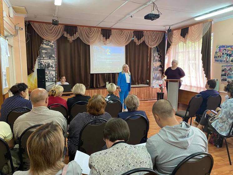 Депутат Серпухова провела встречу с родителями школьников