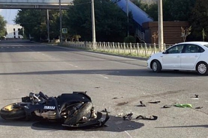 Легковушка сбила мотоциклиста в Симферополе