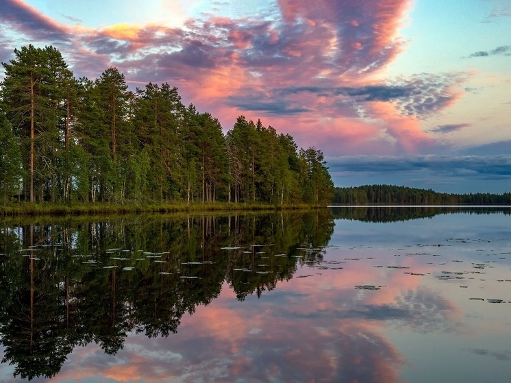 Завораживающий кадр утра в Карелии сменило не менее красивое фото вечера