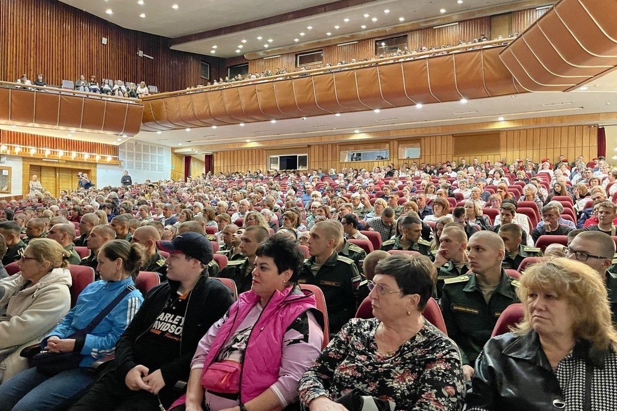 Сотни костромичей увидели спектакль о службе бойцов спецподразделения «Альфа»