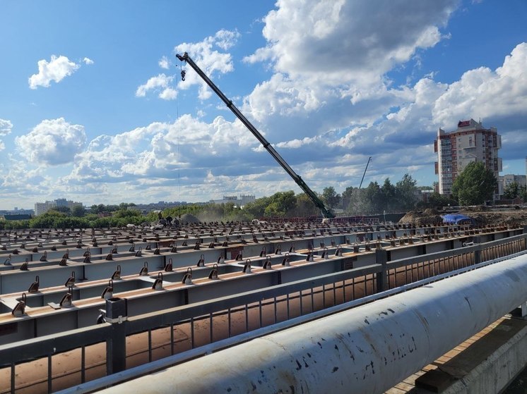 Завершен монтаж самого большого пролета на мосту у Нового рынка в Барнауле
