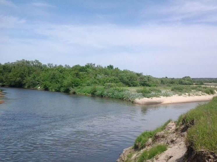 Пензенские спасатели вынесли на щите рыбака, повредившего ногу