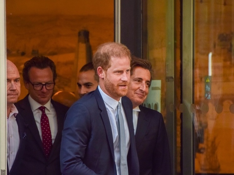 Принц Гарри начал лысеть из-за разрыва с королевской семьей