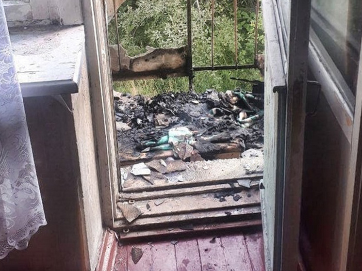 В Заполярном во время пожара на балконе спасли трех человек