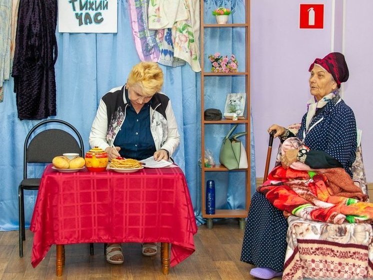 В Астрахани «Серебряные» волонтёры выступили в центре «Оберег»