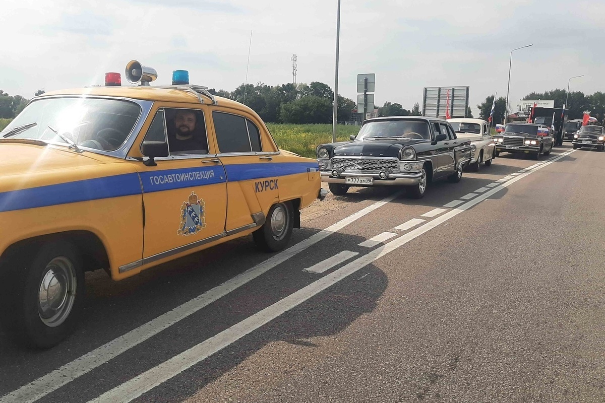В Курской области прошел ретро-автопробег по местам боевой славы