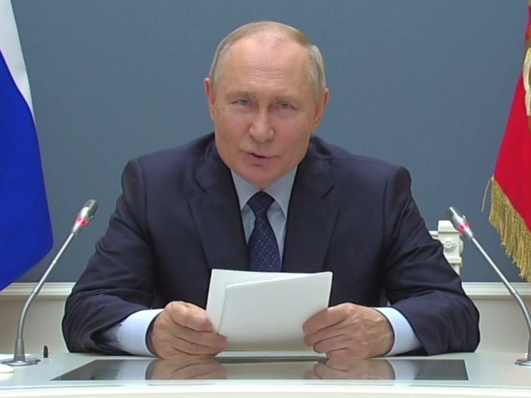 Путин поручил расширить Транссиб и заняться развитием Севморпути